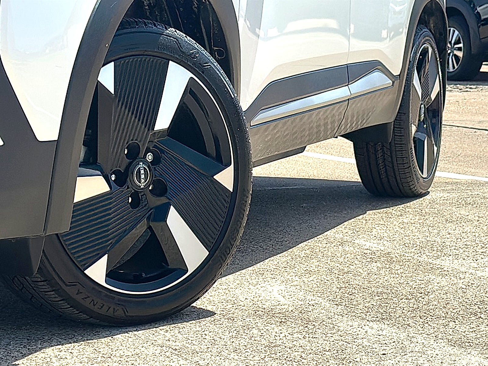 Certified 2025 Nissan Kicks SR FWD image 3