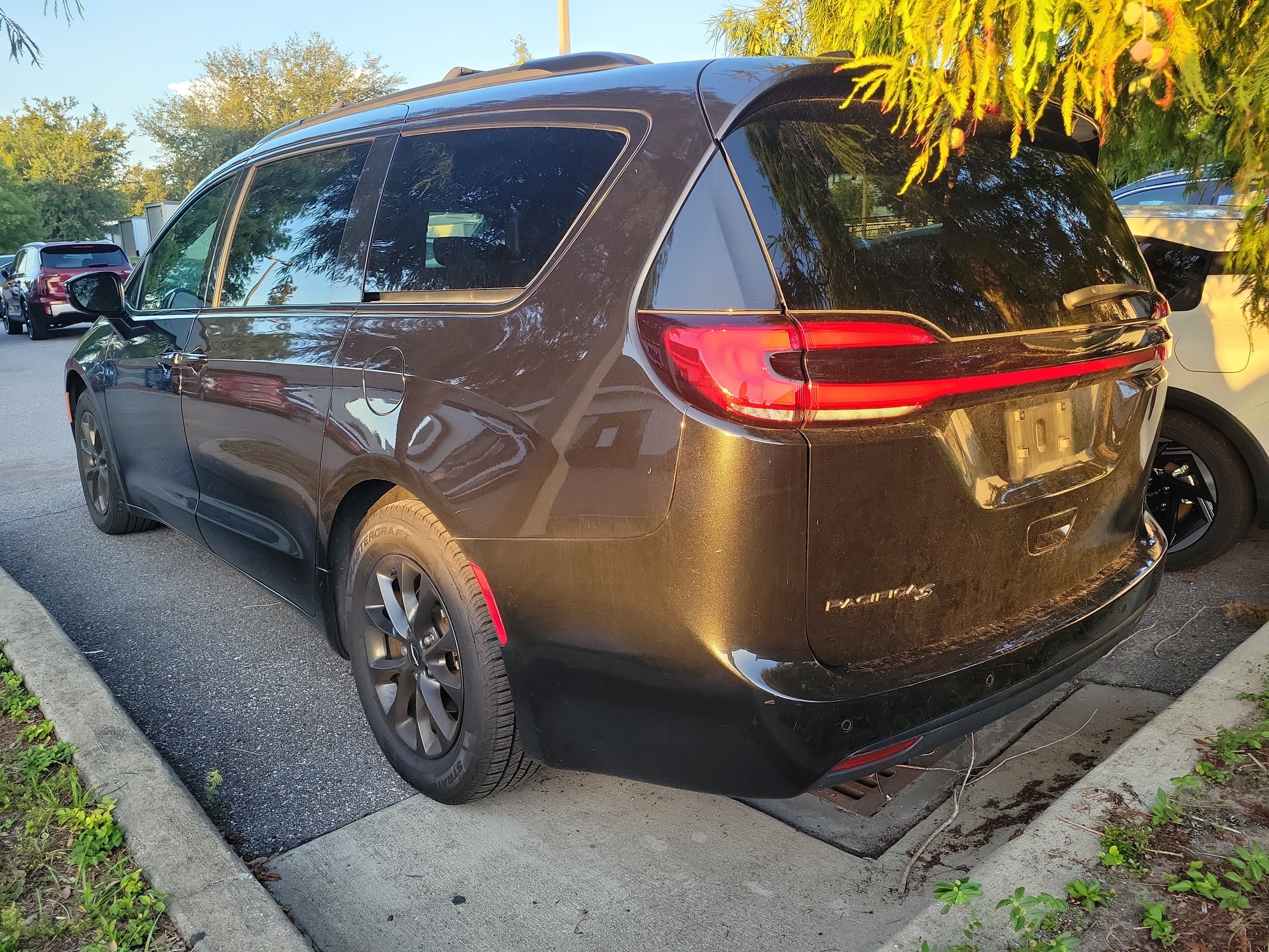 Used 2021 Chrysler Pacifica Touring-L w/ S Appearance Package FWD image 10
