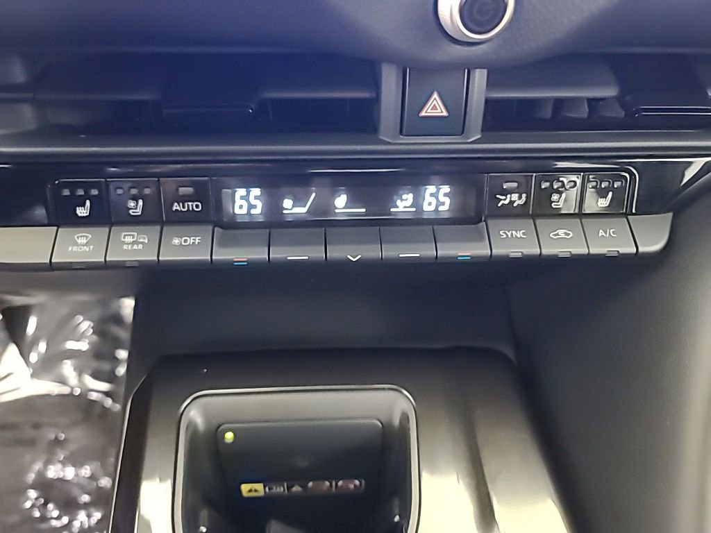 Used 2024 Toyota Crown Limited image 35