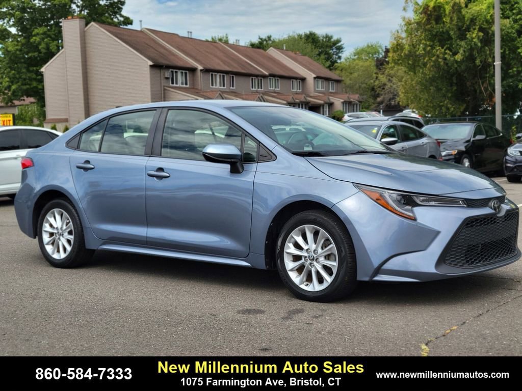 Used 2021 Toyota Corolla LE w/ LE Convenience Package image 7