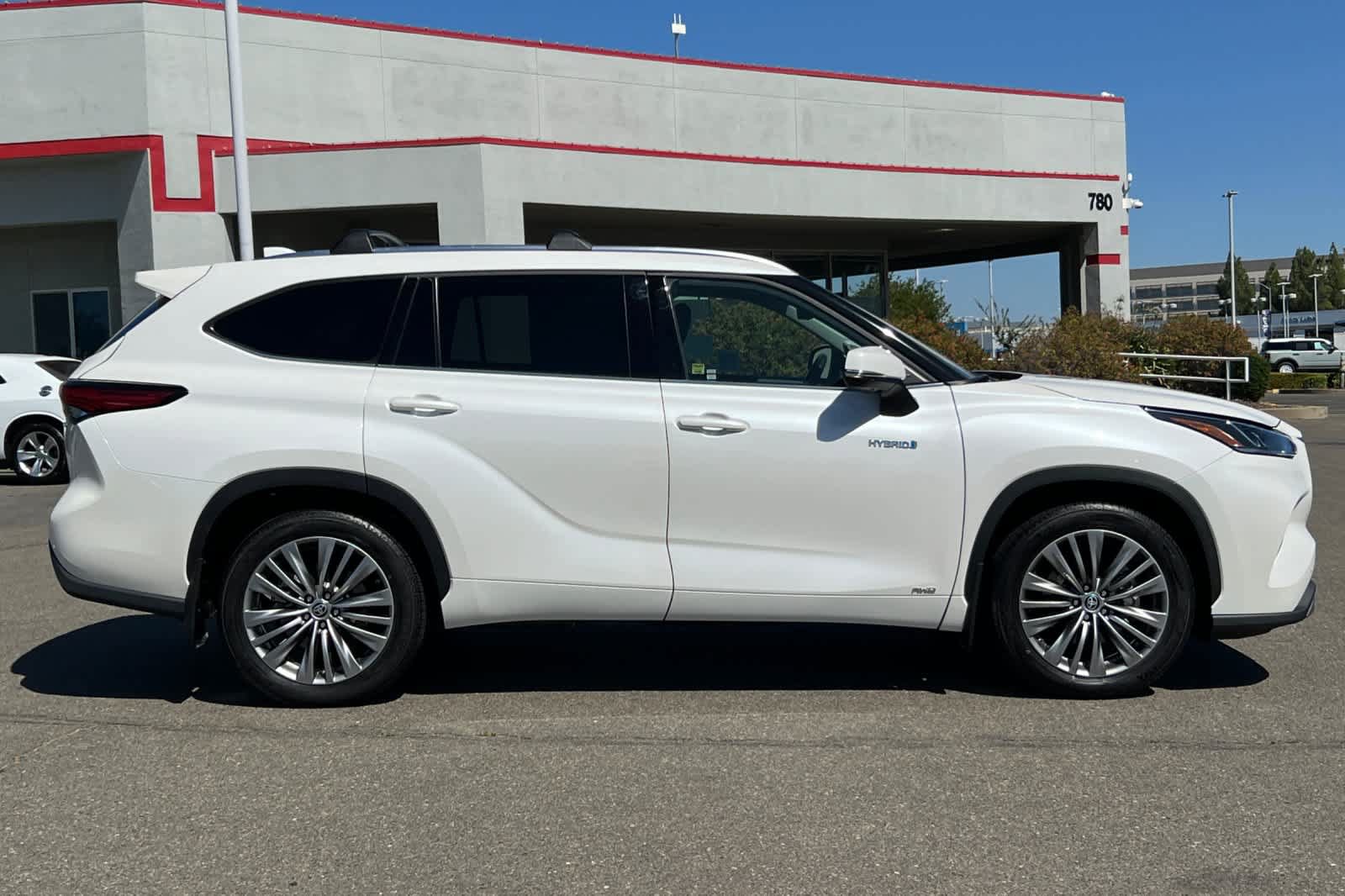 Used 2021 Toyota Highlander Platinum AWD/4WD image 6