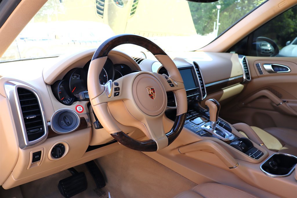 Used 2014 Porsche Cayenne Diesel AWD/4WD image 18