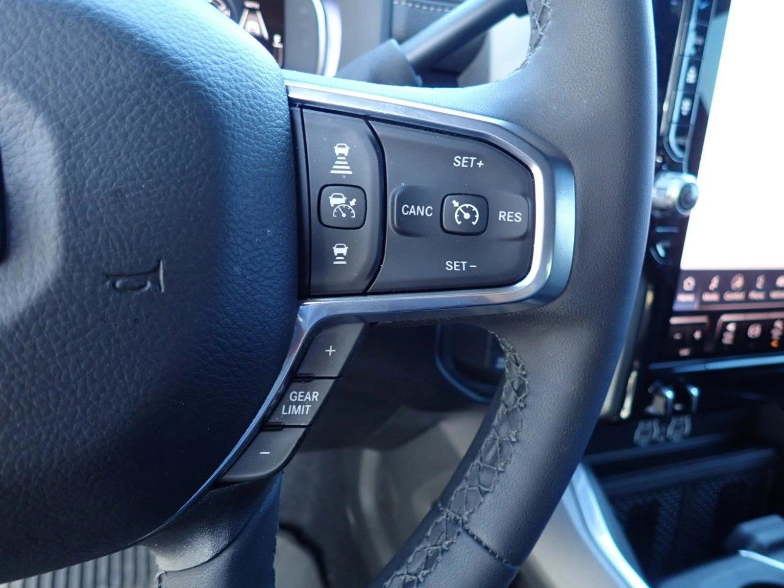 Used 2025 RAM 2500 Laramie AWD/4WD image 15