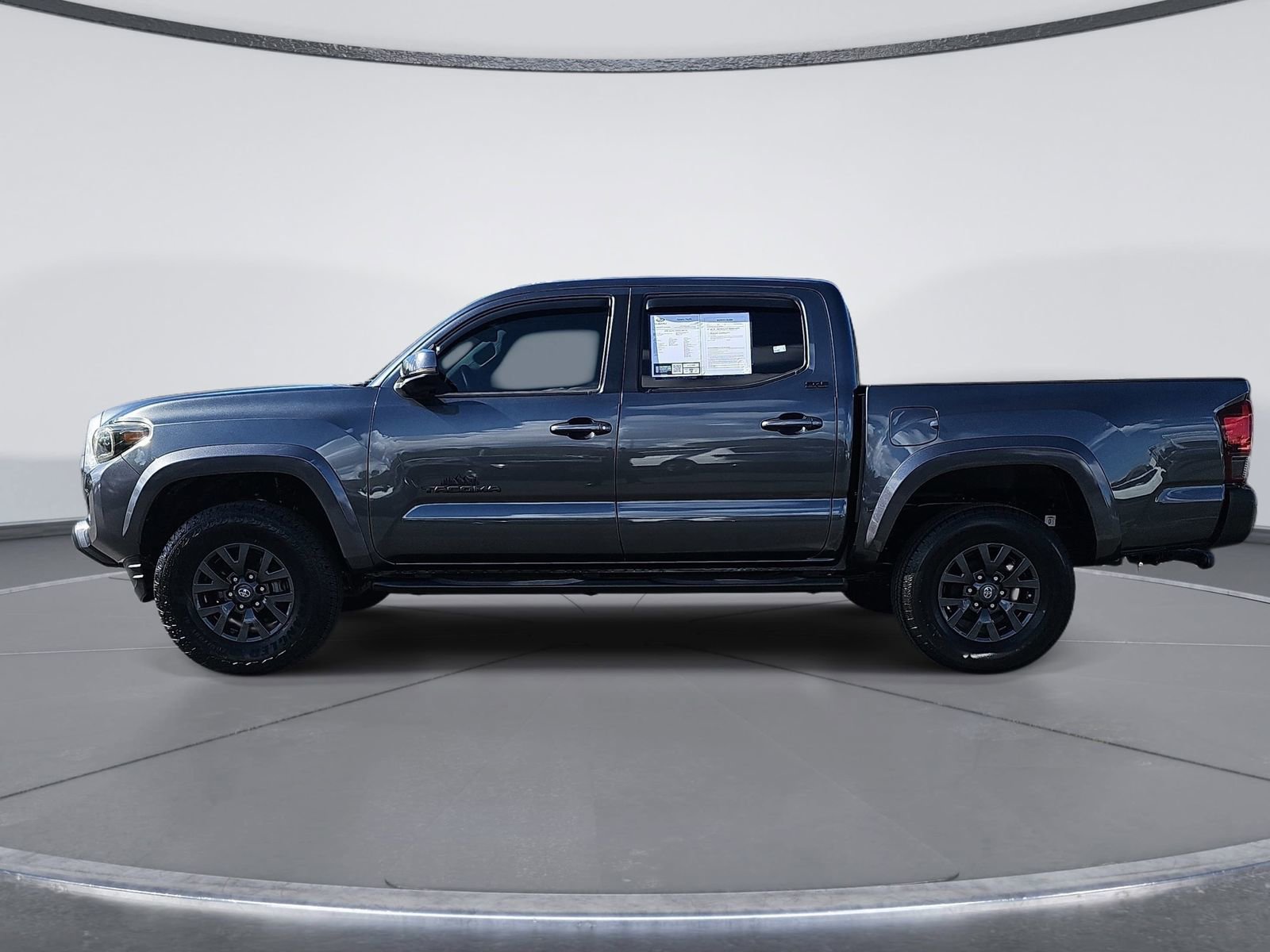 Used 2020 Toyota Tacoma SR5 RWD image 6