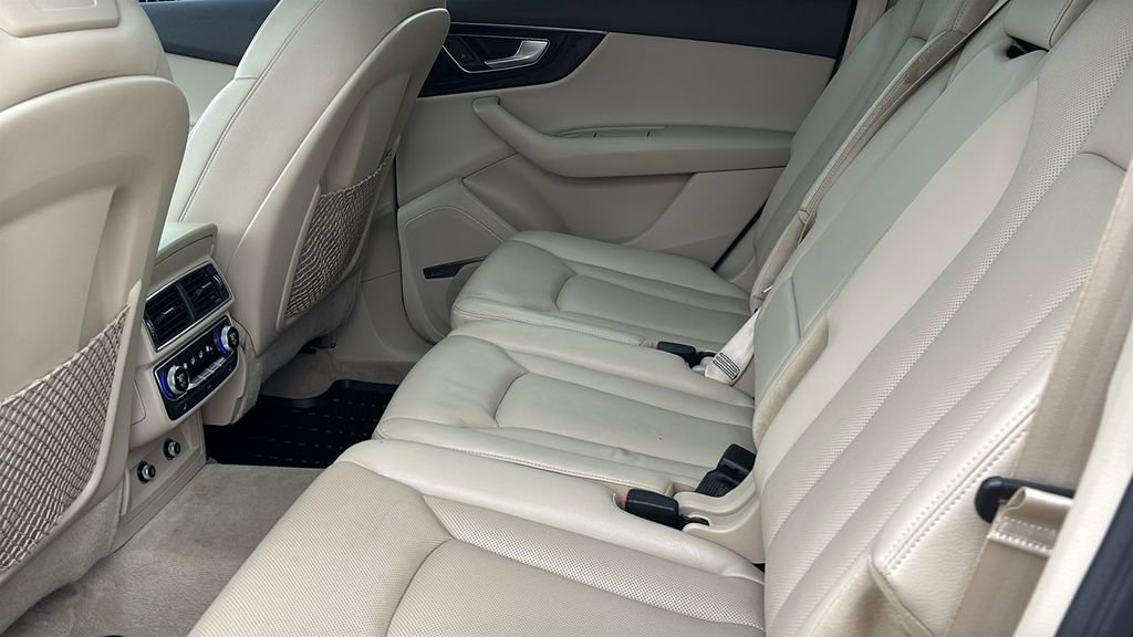 Used 2018 Audi Q7 3.0T Premium Plus w/ Premium Plus Package image 29
