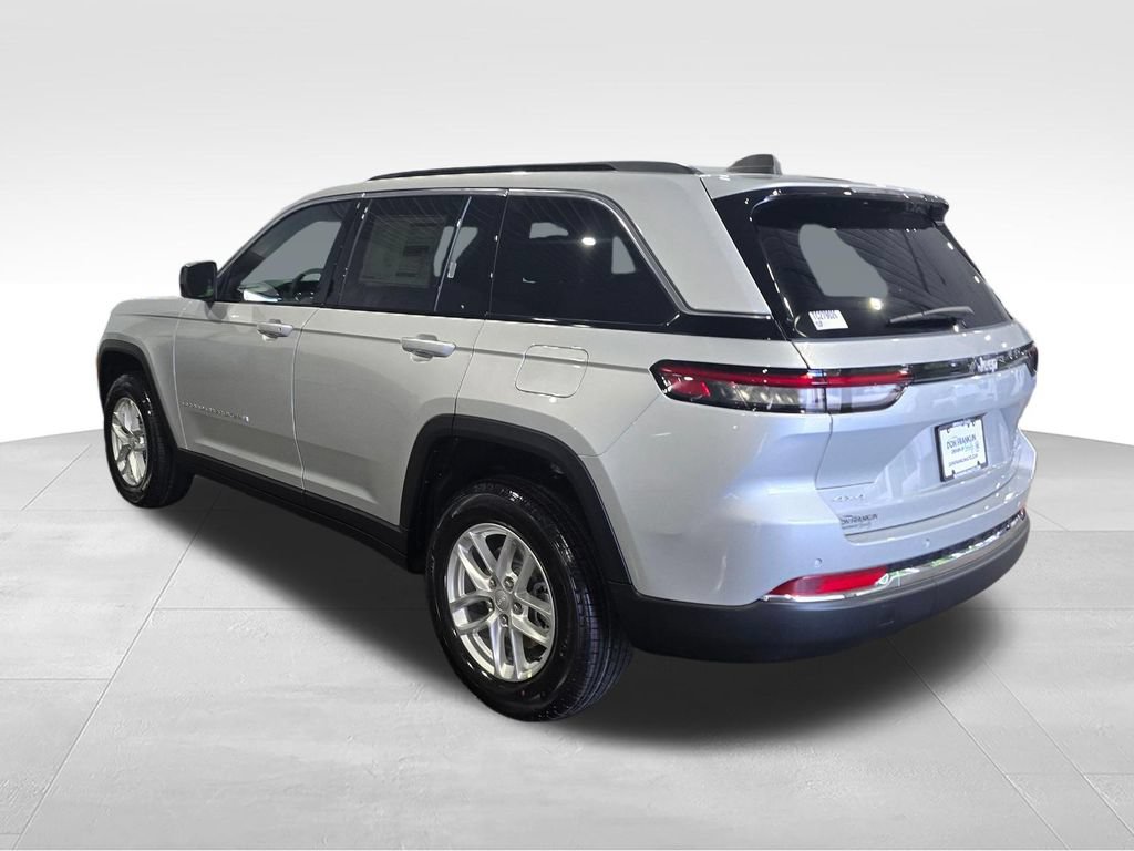 New 2026 Jeep Grand Cherokee Laredo w/ Trailer Tow Package AWD/4WD image 4