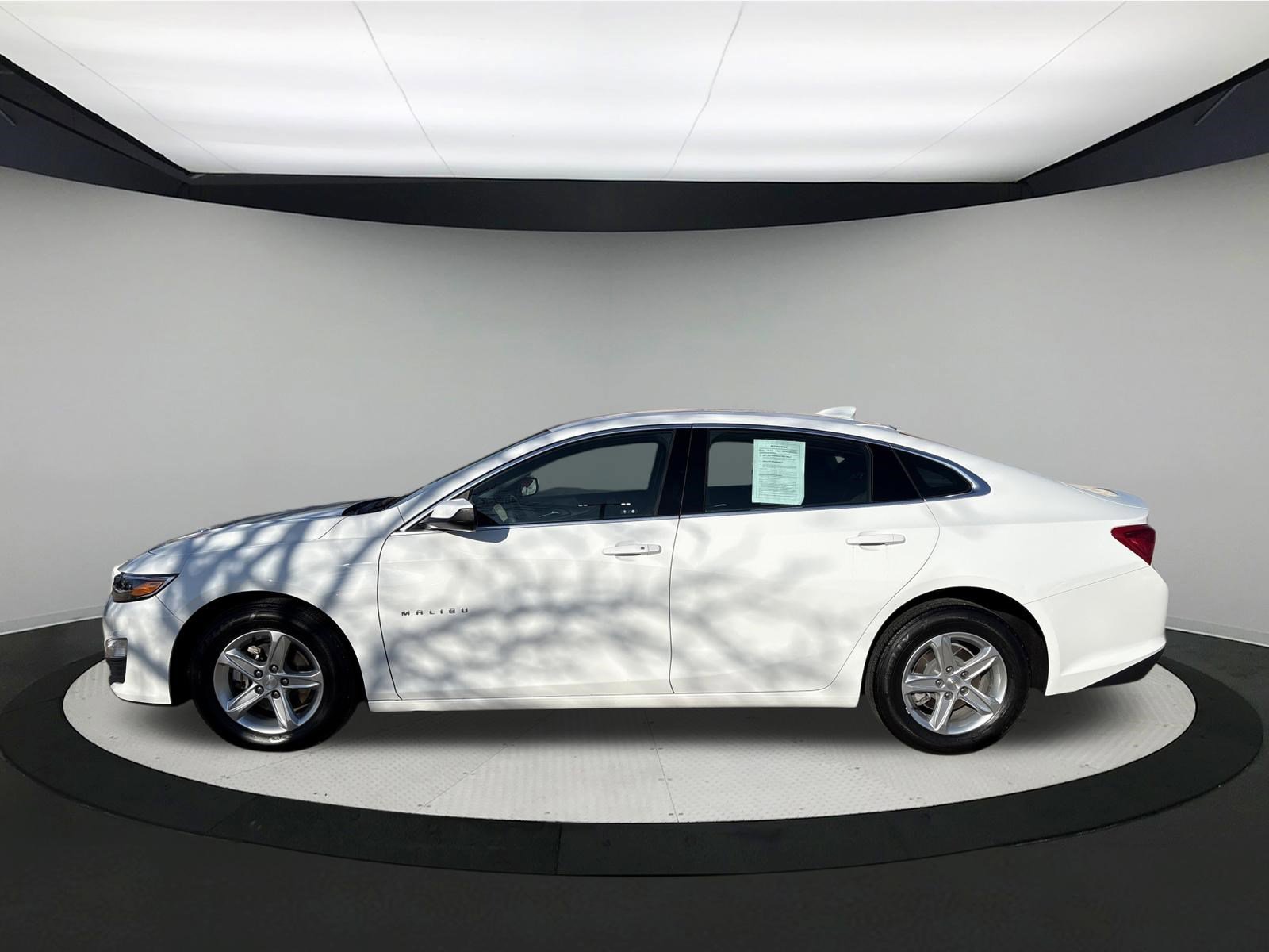 Used 2024 Chevrolet Malibu LT FWD image 2