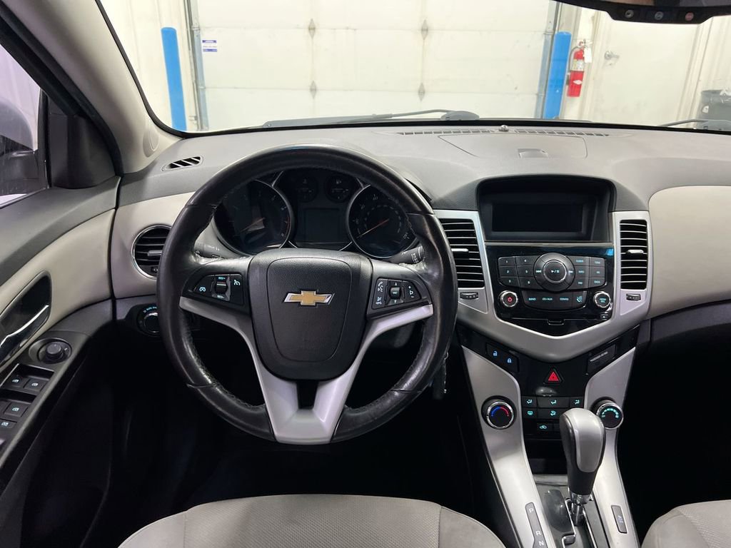 Used 2014 Chevrolet Cruze LT FWD image 6