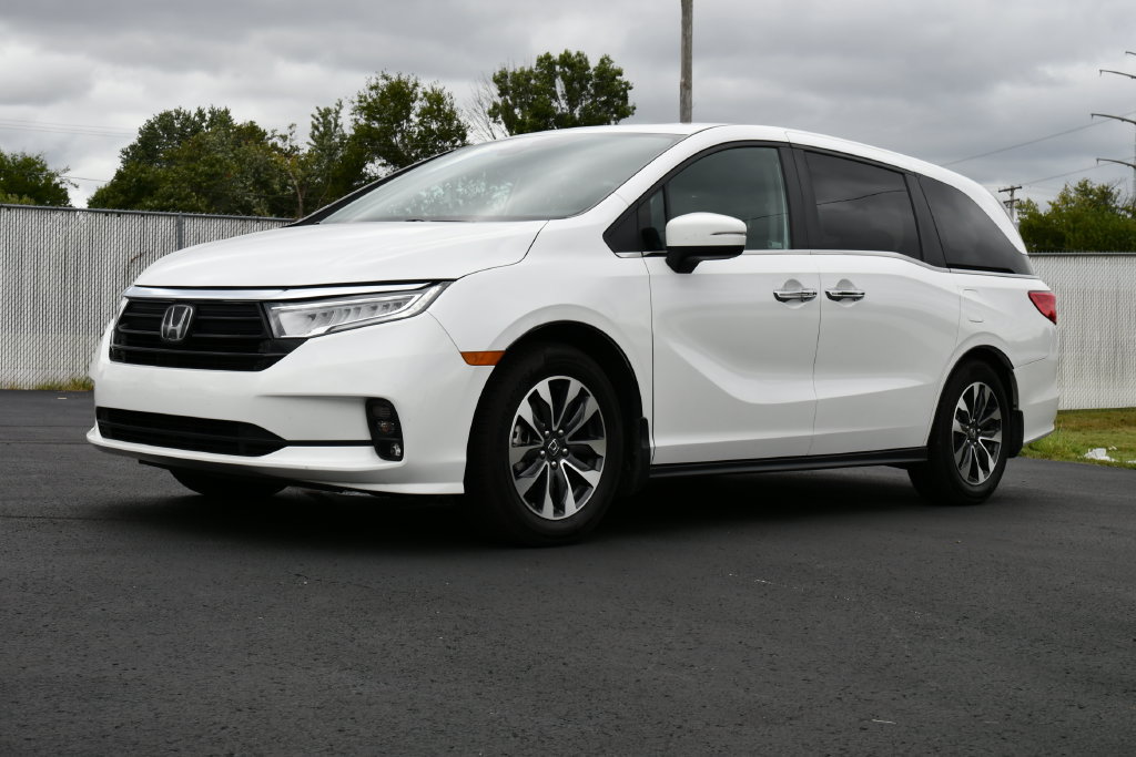Used 2024 Honda Odyssey EX-L image 3