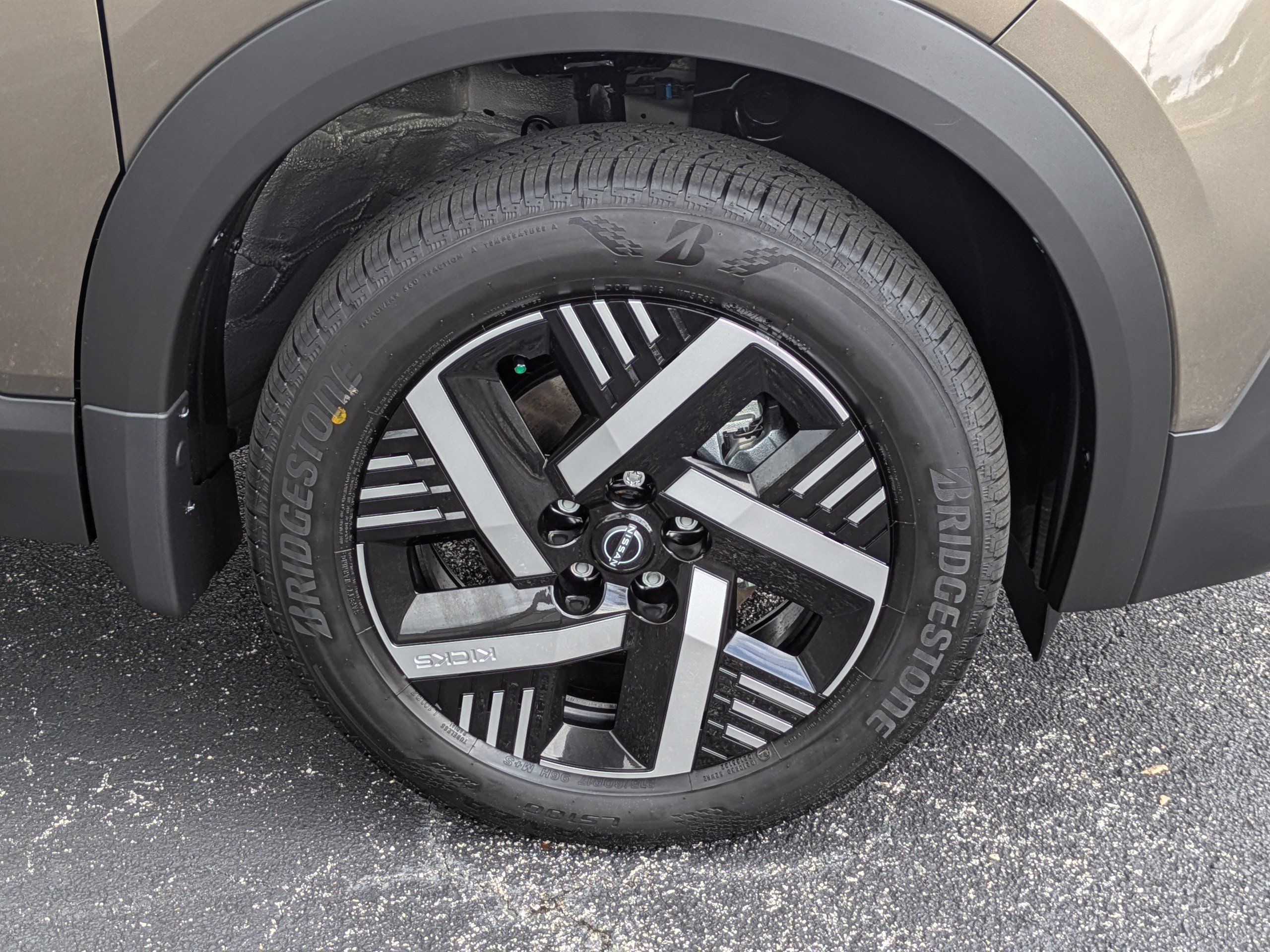 New 2026 Nissan Kicks SV w/ SV Premium Package FWD image 11