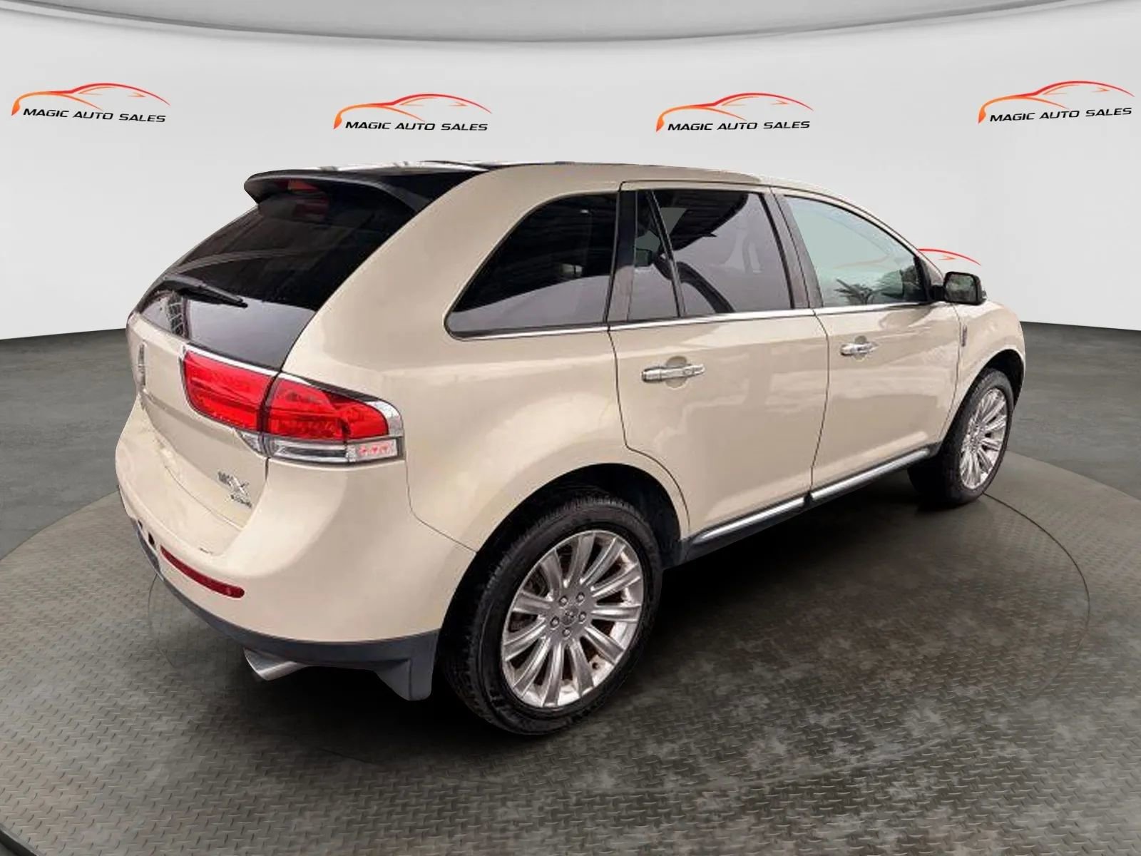 Used 2014 Lincoln MKX AWD w/ Equipment Group 102A image 10