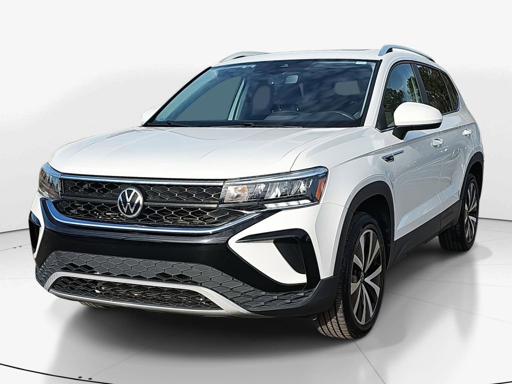 Used 2022 Volkswagen Taos SE w/ Panoramic Sunroof Package image 9