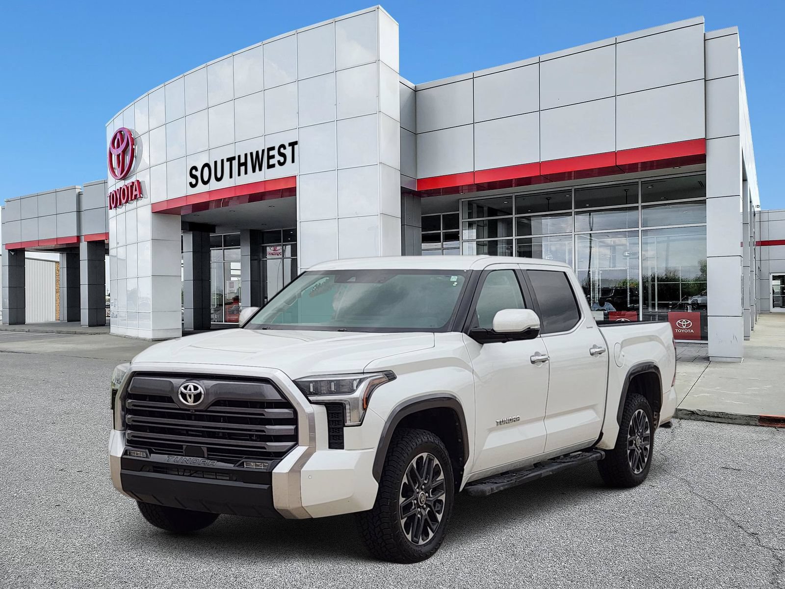 Used 2024 Toyota Tundra Limited AWD/4WD image 2