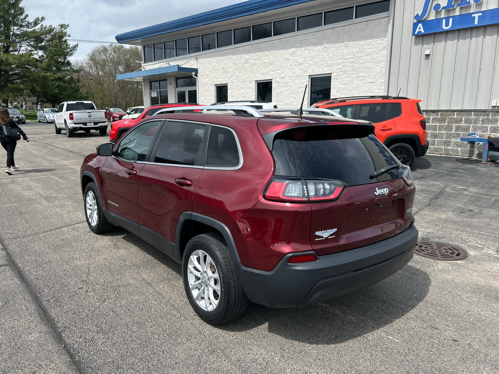 Used 2019 Jeep Cherokee Latitude w/ Popular Appearance Group FWD image 5