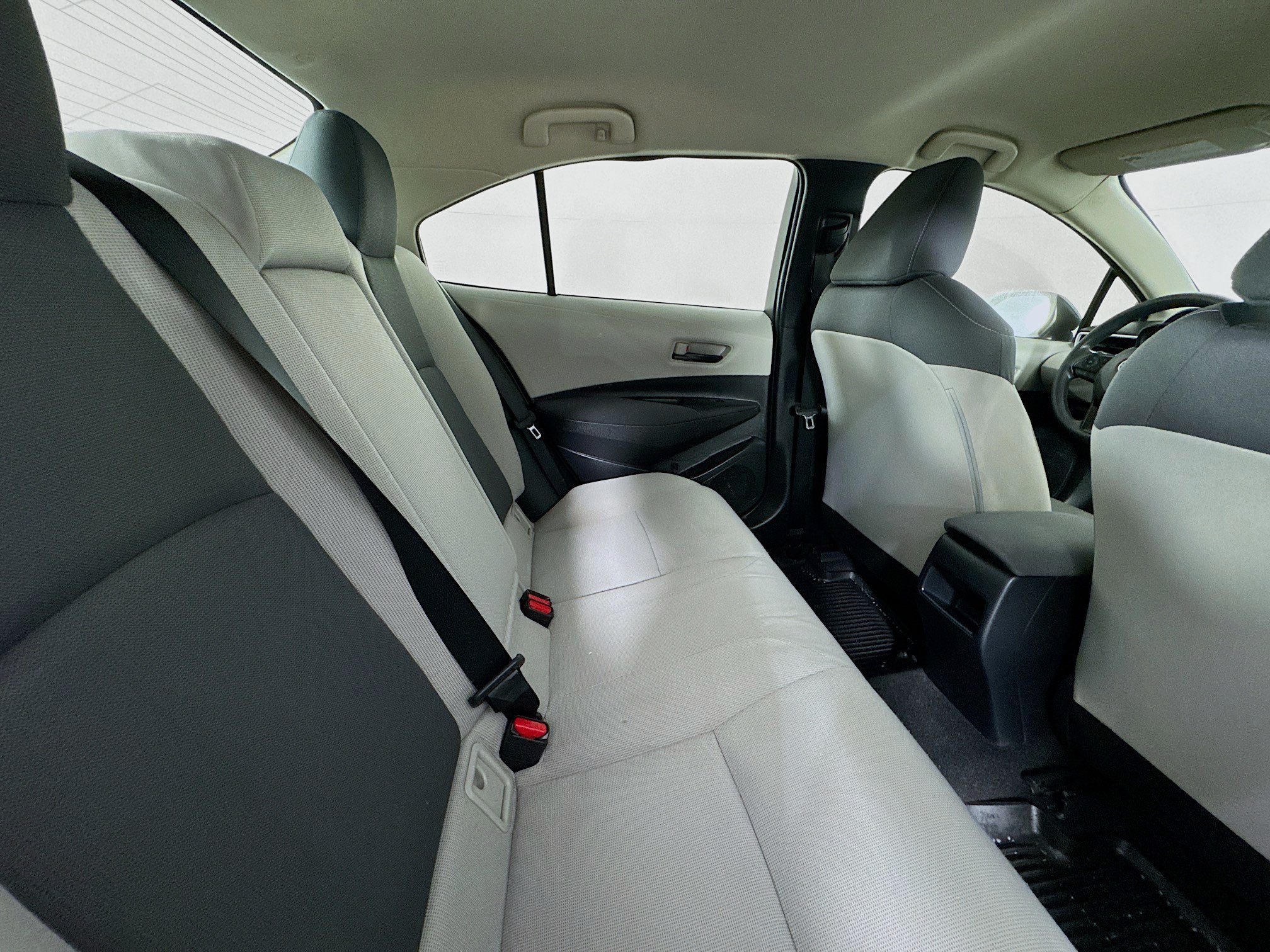 Used 2022 Toyota Corolla LE FWD image 25