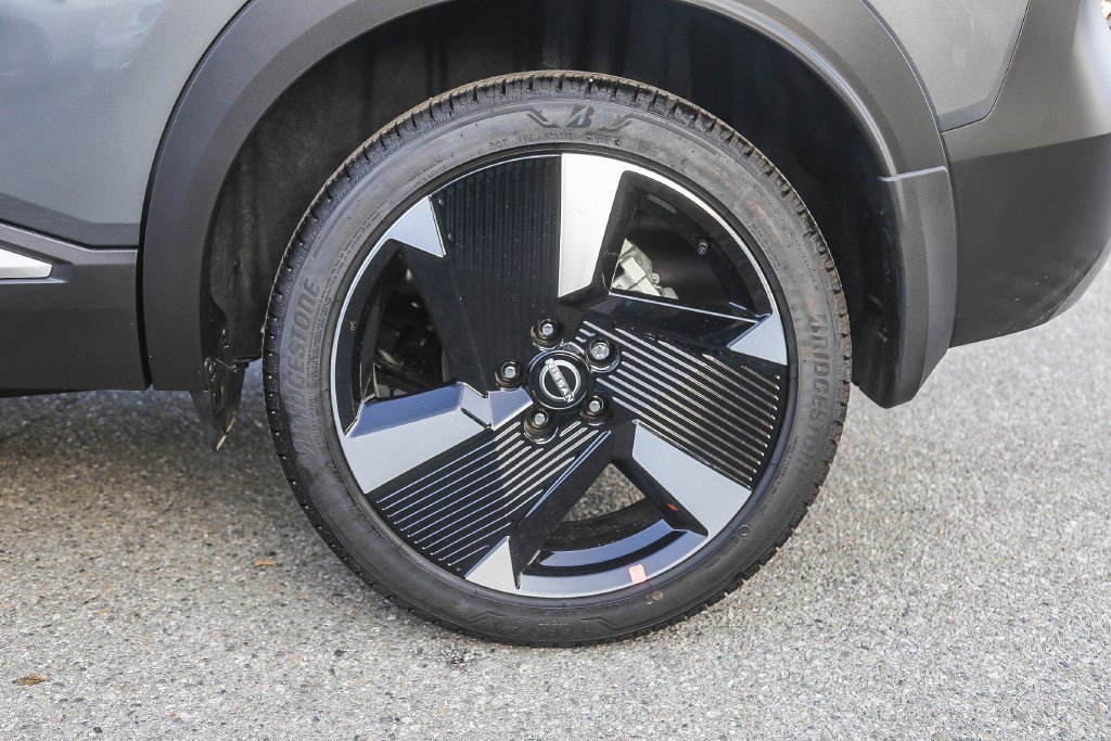 New 2026 Nissan Kicks SR w/ Cold Weather Package FWD image 10