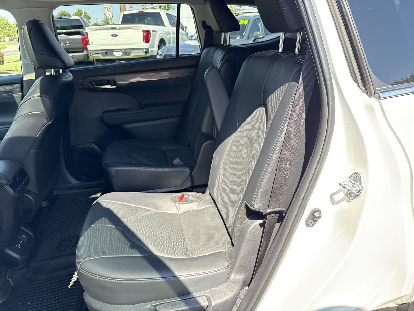 Used 2025 Toyota Highlander Limited AWD/4WD image 24