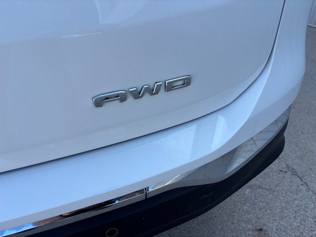 Used 2023 GMC Terrain SLT w/ Tech Package AWD/4WD image 10
