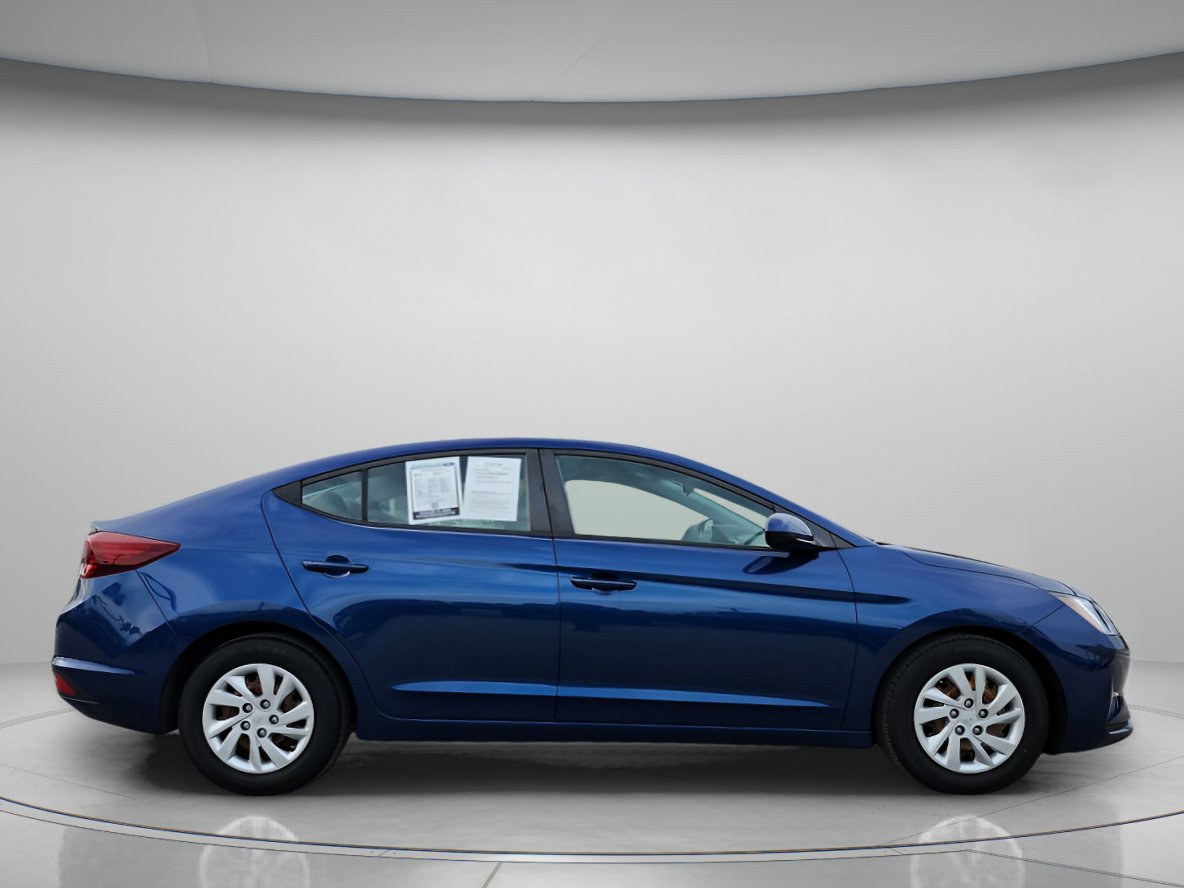 Used 2019 Hyundai Elantra SE FWD image 2
