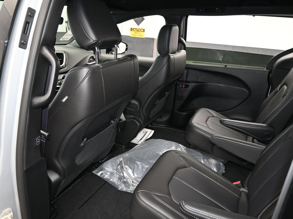 New 2026 Chrysler Voyager LX FWD image 29