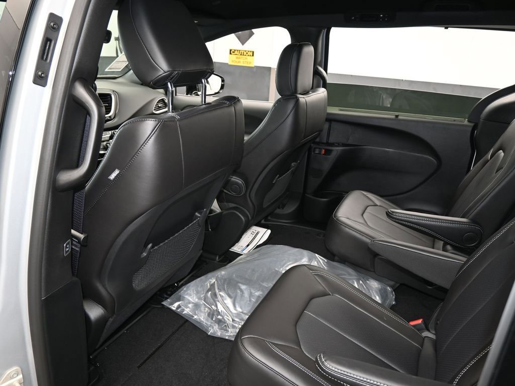 New 2026 Chrysler Voyager LX image 29