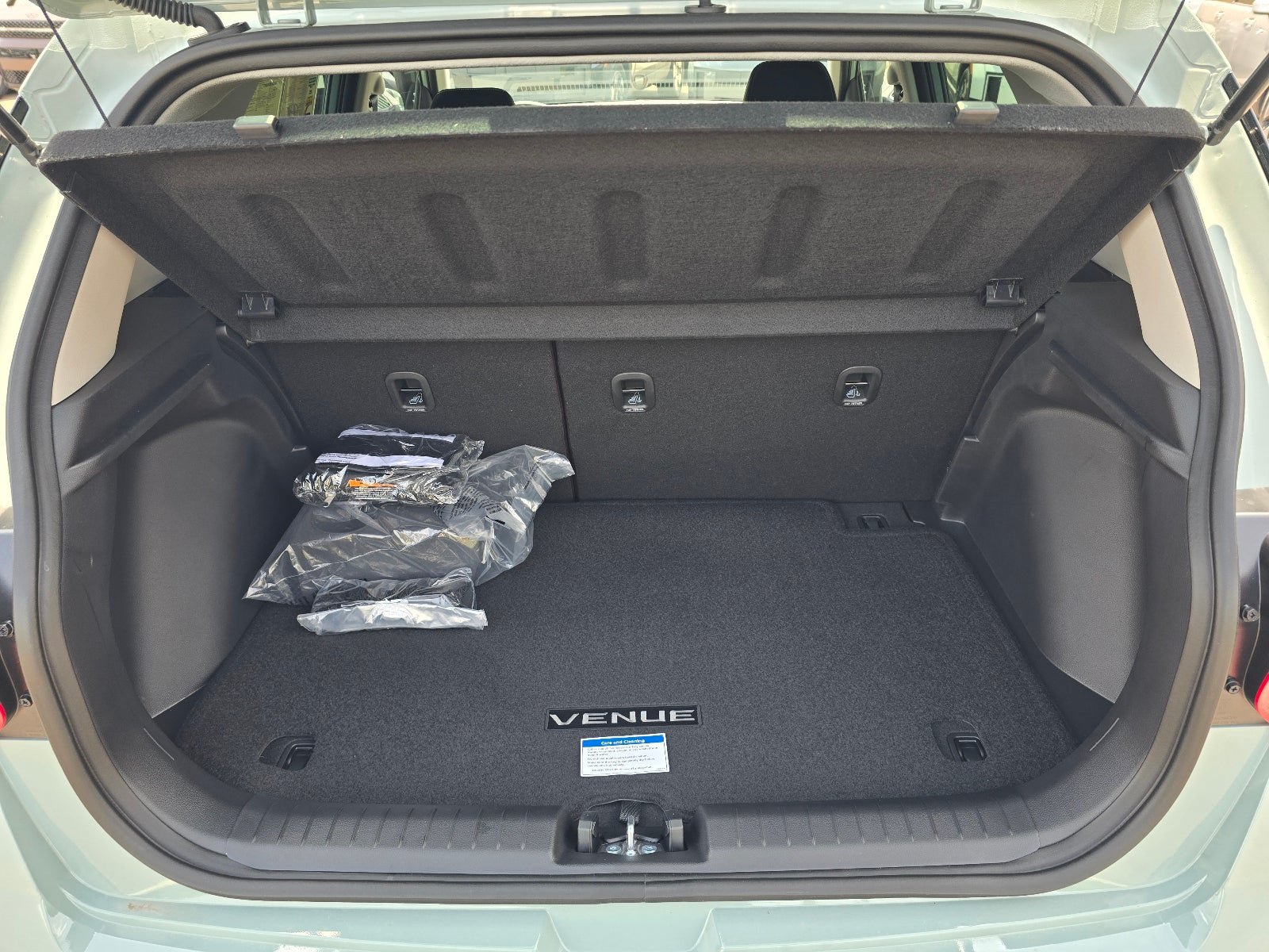 Used 2026 Hyundai Venue SEL FWD image 25