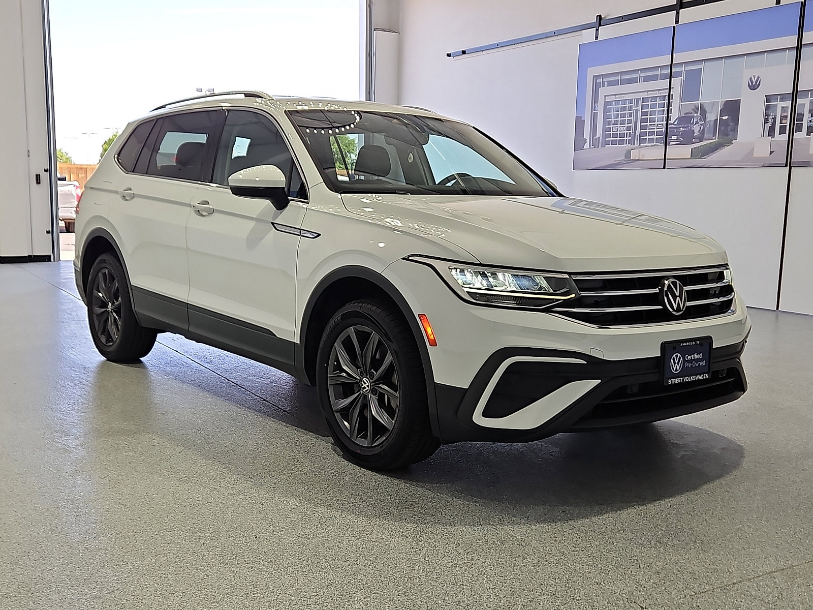 Certified 2022 Volkswagen Tiguan SE FWD image 4