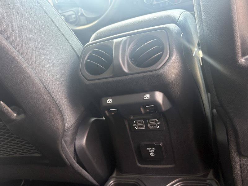Used 2026 Jeep Wrangler Unlimited Rubicon AWD/4WD image 24
