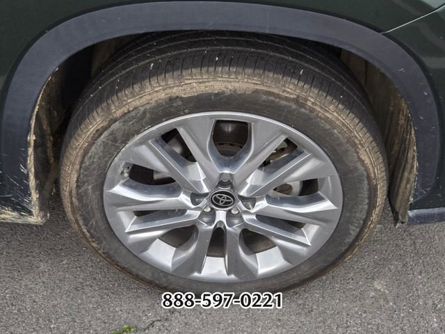 Used 2023 Toyota Highlander Limited FWD image 10