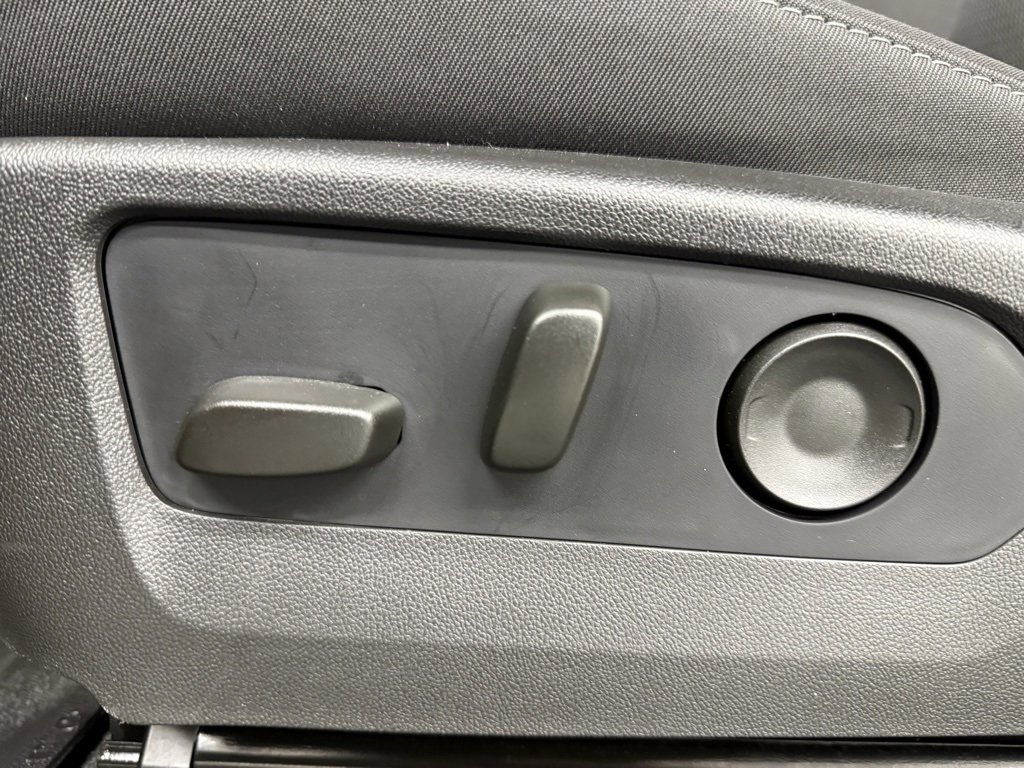 Used 2026 Chevrolet Colorado LT w/ Advanced Trailering Package image 18