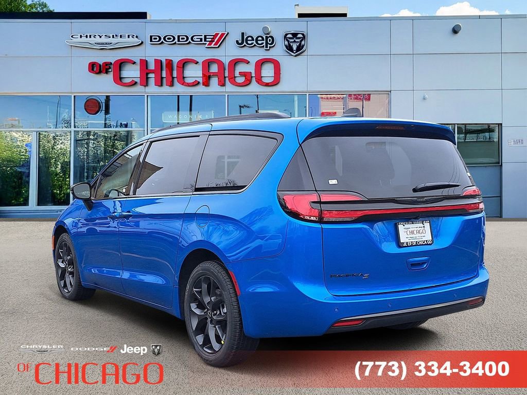 New 2026 Chrysler Pacifica Select w/ S Appearance Package image 3