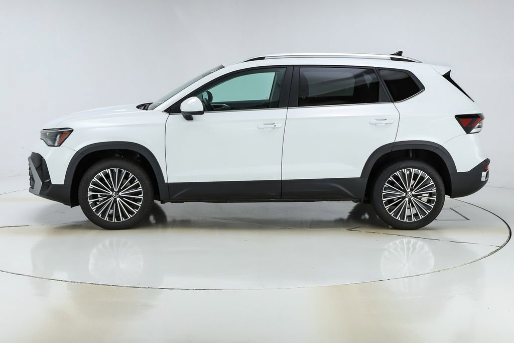 New 2026 Volkswagen Taos SE FWD image 2