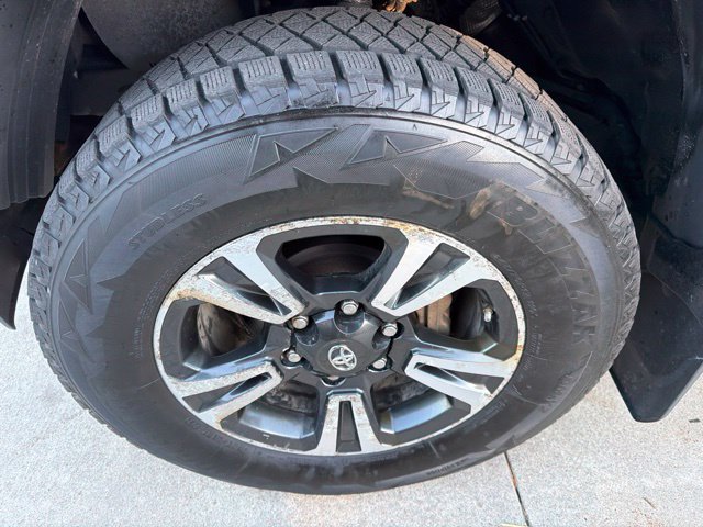 Used 2017 Toyota Tacoma TRD Sport AWD/4WD image 9