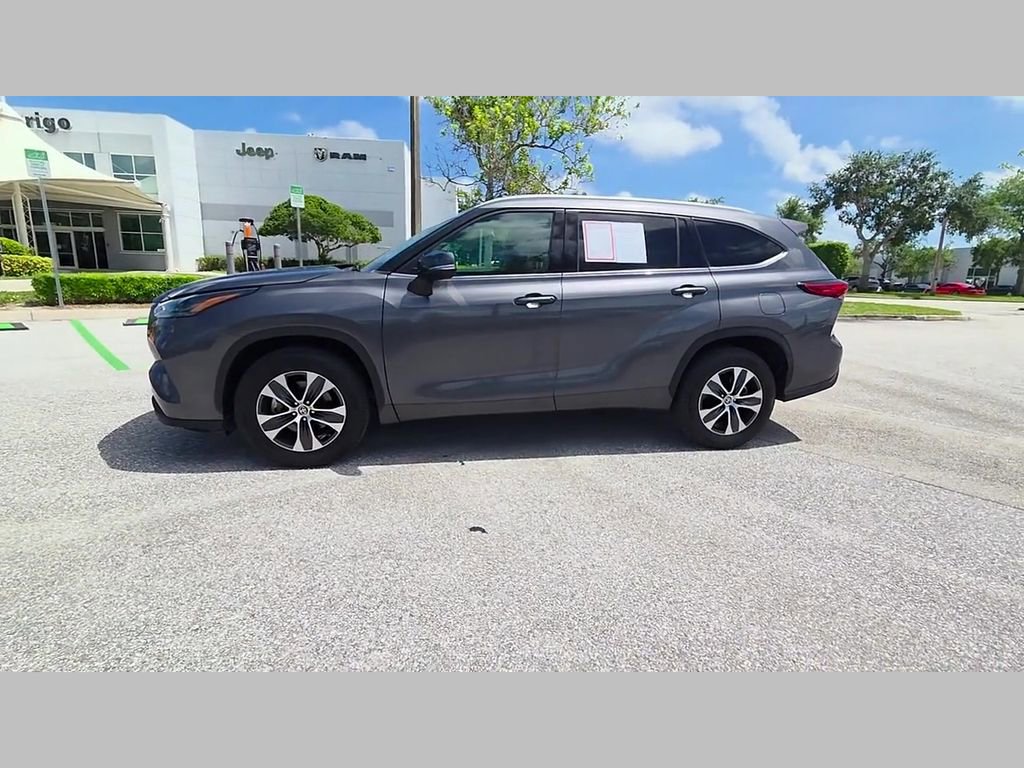 Used 2022 Toyota Highlander XLE image 48