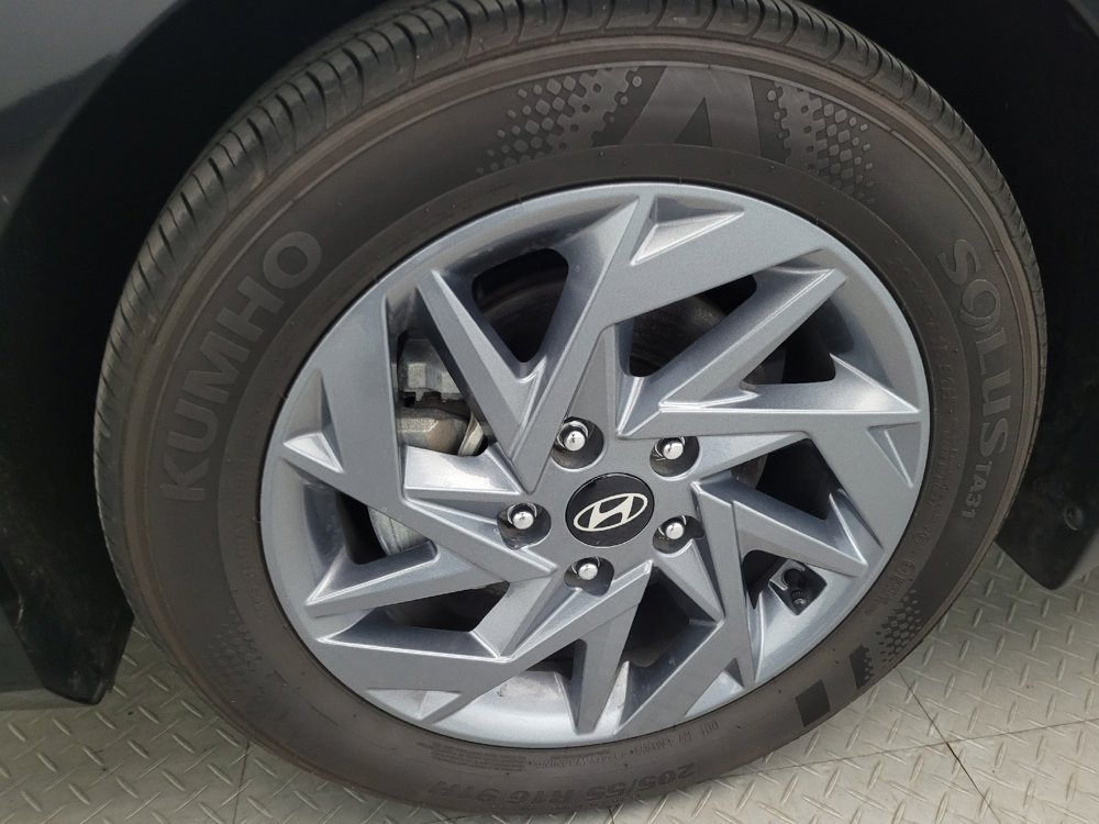Used 2024 Hyundai Elantra SEL FWD image 31