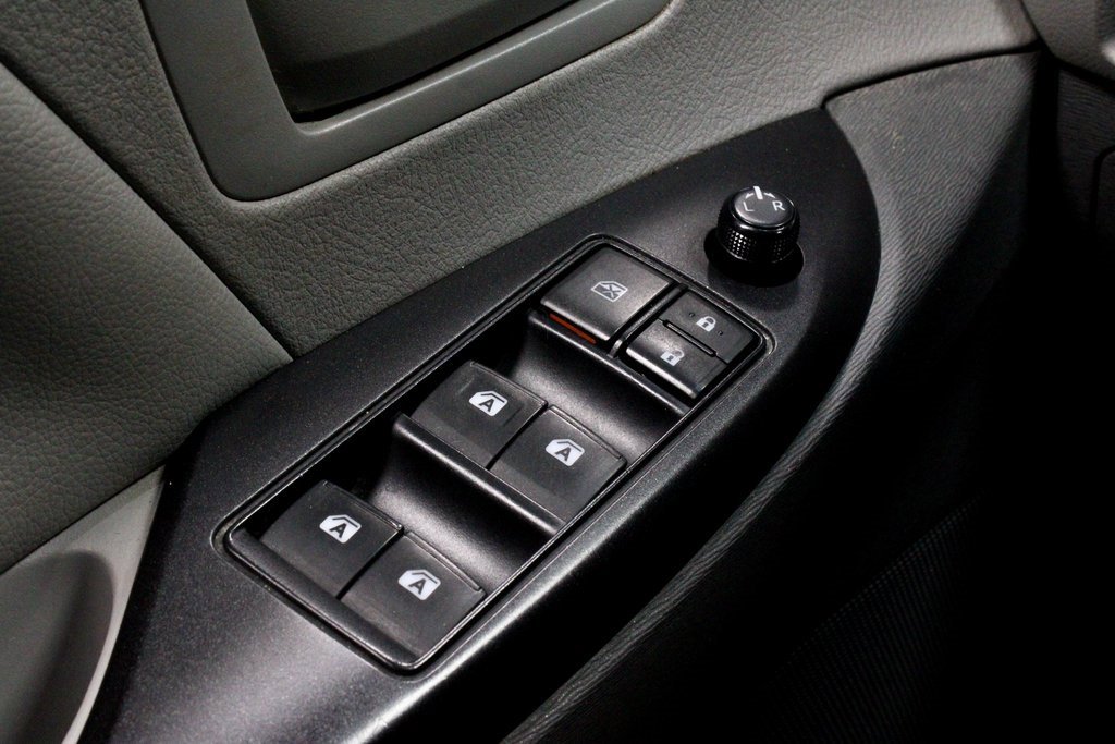 Used 2015 Toyota Sienna L image 25