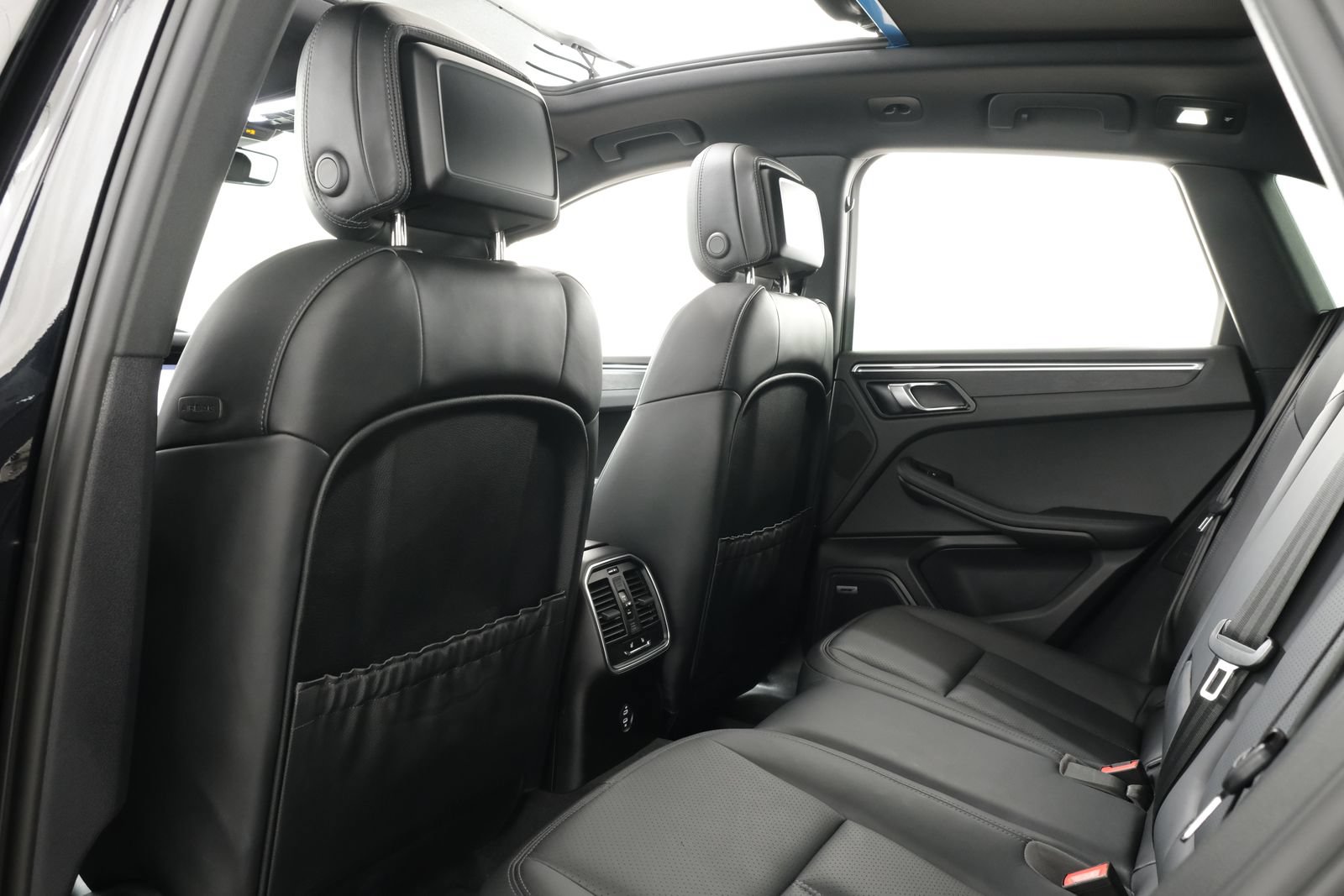Used 2021 Porsche Macan GTS AWD/4WD image 35