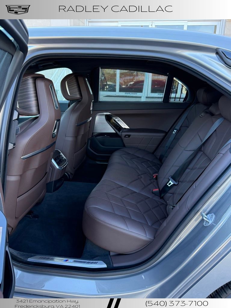 Used 2024 BMW 760i xDrive w/ Executive Package image 31