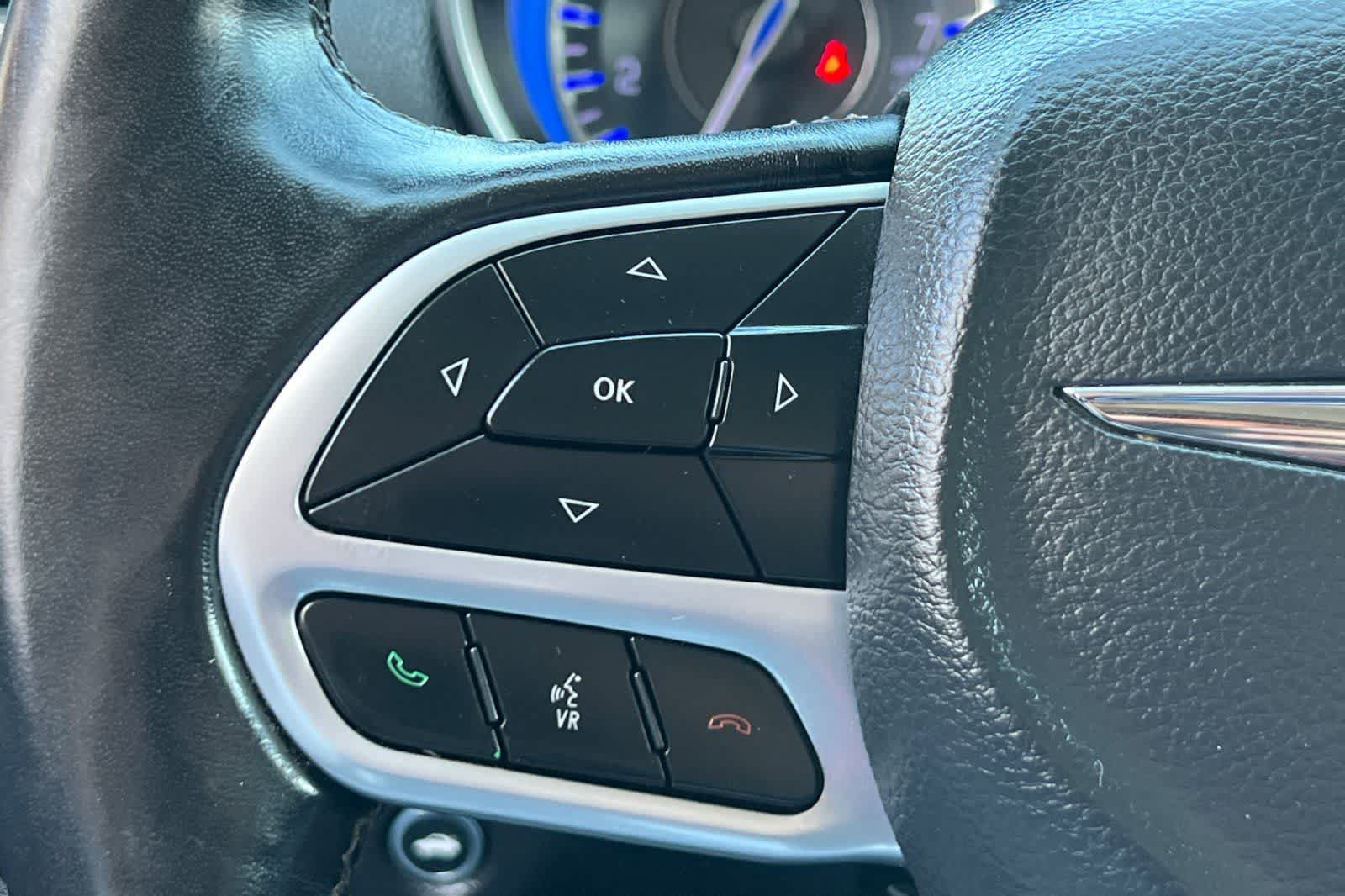 Used 2019 Chrysler 300 Limited RWD image 30