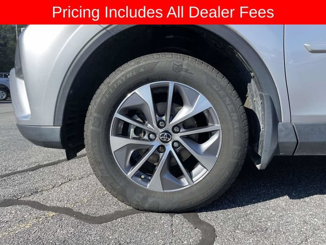 Used 2017 Toyota RAV4 XLE AWD/4WD image 9