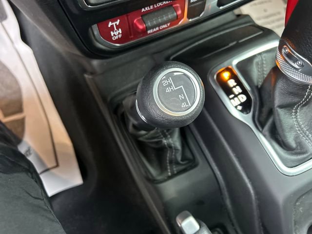 Used 2024 Jeep Gladiator Mojave w/ Convenience Group image 20