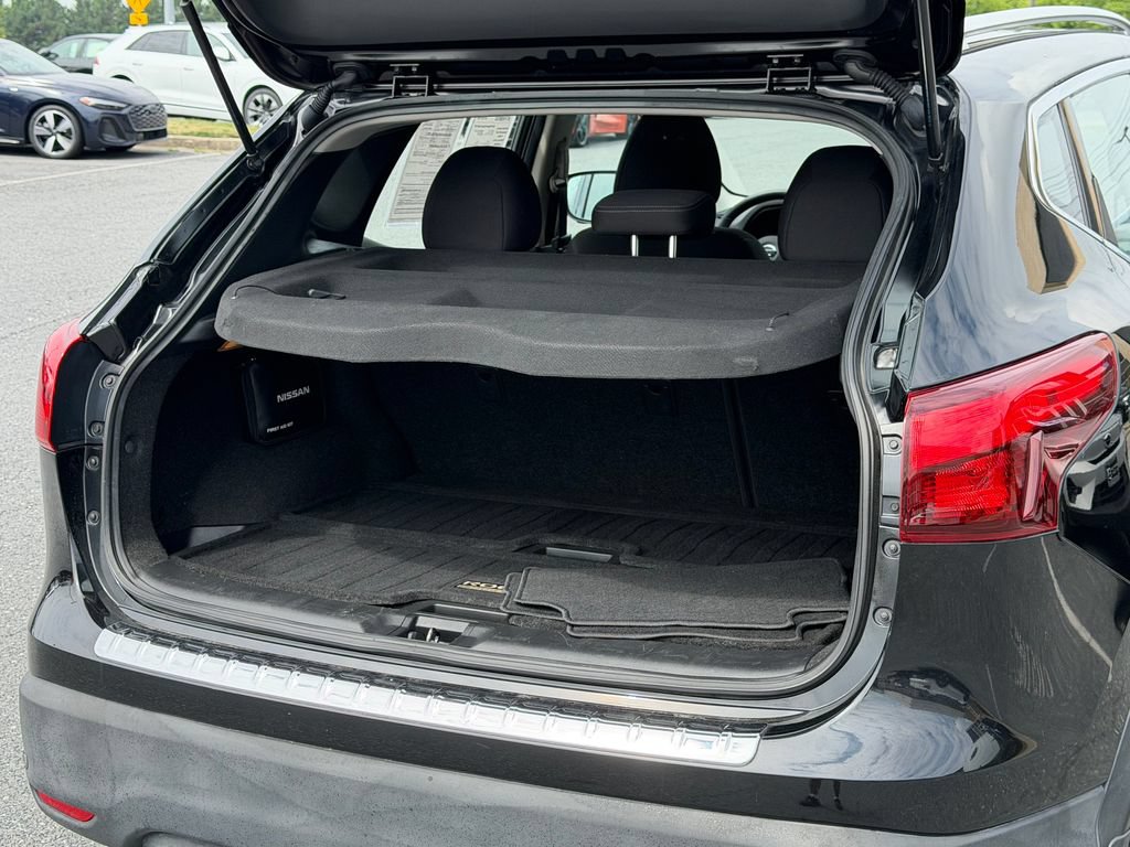 Used 2019 Nissan Rogue Sport SV w/ Technology Package AWD/4WD image 18