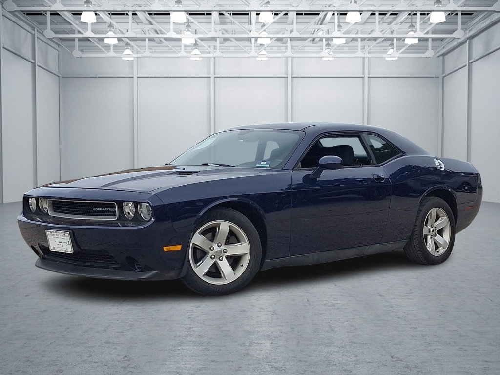Used 2014 Dodge Challenger SXT RWD image 1