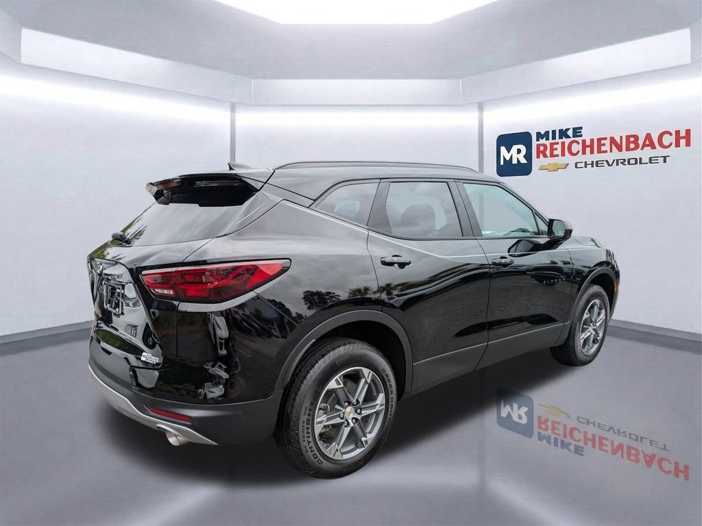 Used 2024 Chevrolet Blazer LT w/ Convenience Package FWD image 4