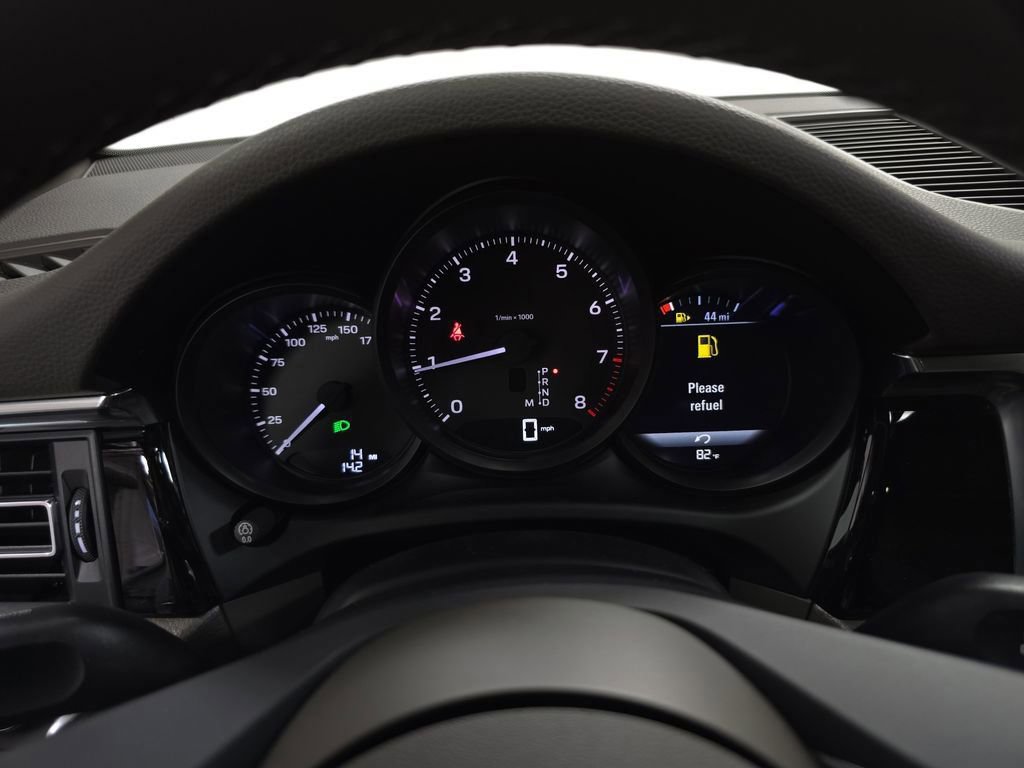 Used 2025 Porsche Macan image 15