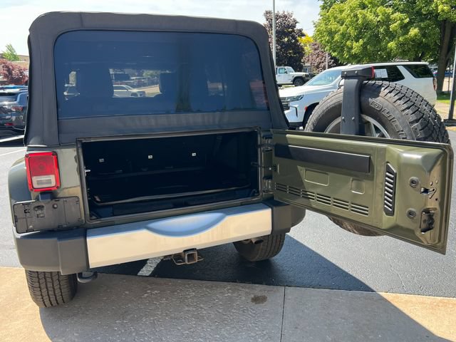 Used 2015 Jeep Wrangler Unlimited Sahara w/ Max Tow Package AWD/4WD image 34