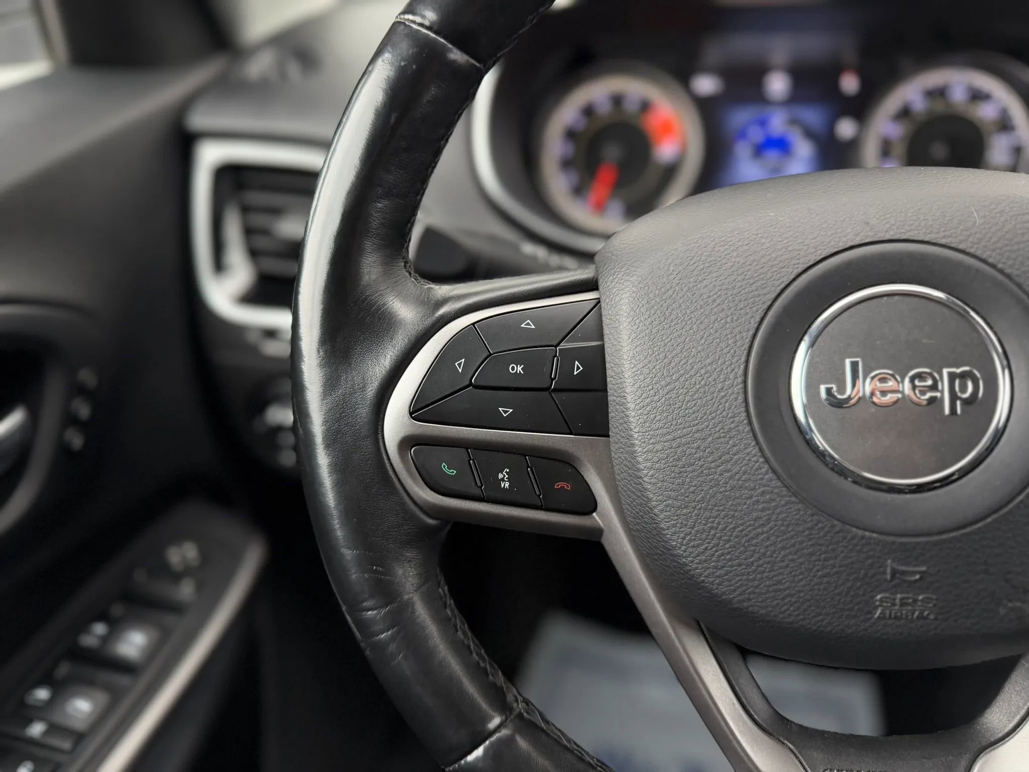 Used 2019 Jeep Cherokee Limited image 24