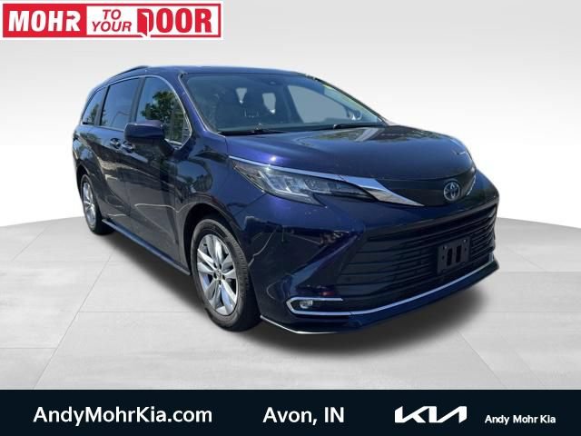 Used 2022 Toyota Sienna XLE w/ XLE Plus Package FWD image 1