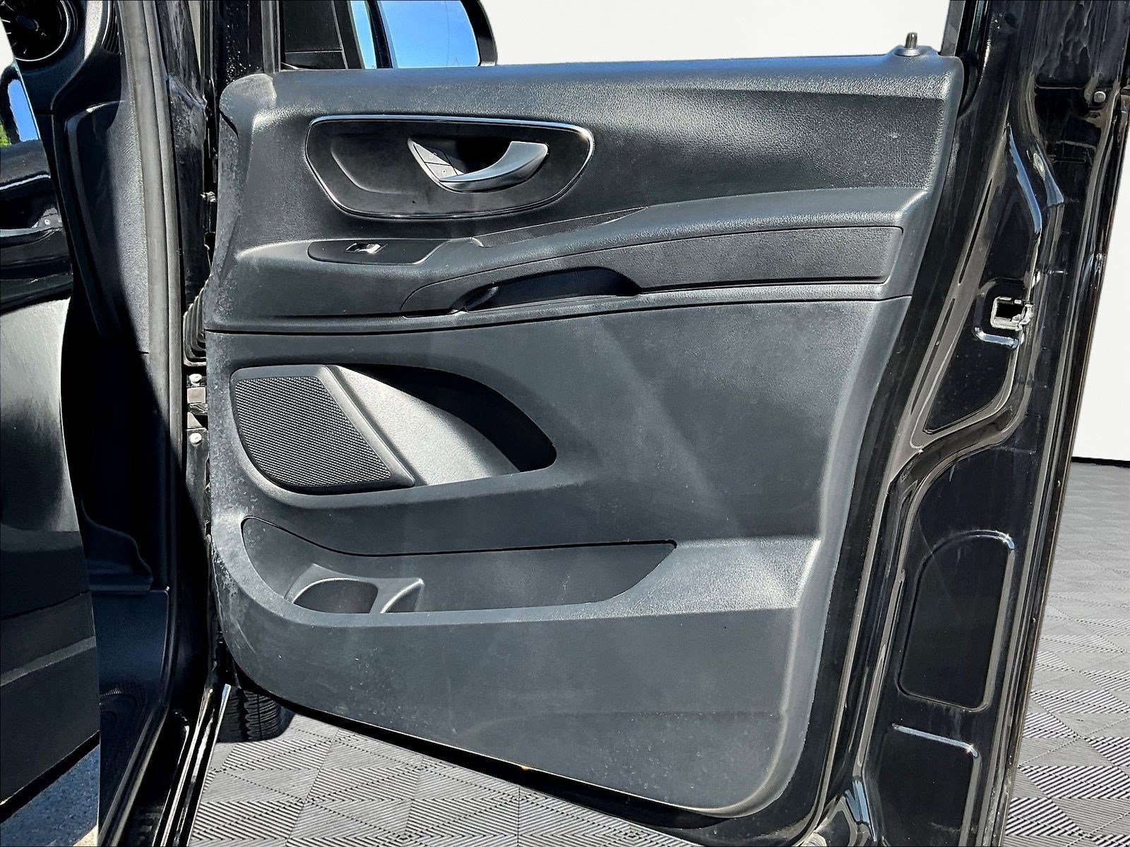 Used 2023 Mercedes-Benz Metris Passenger image 26