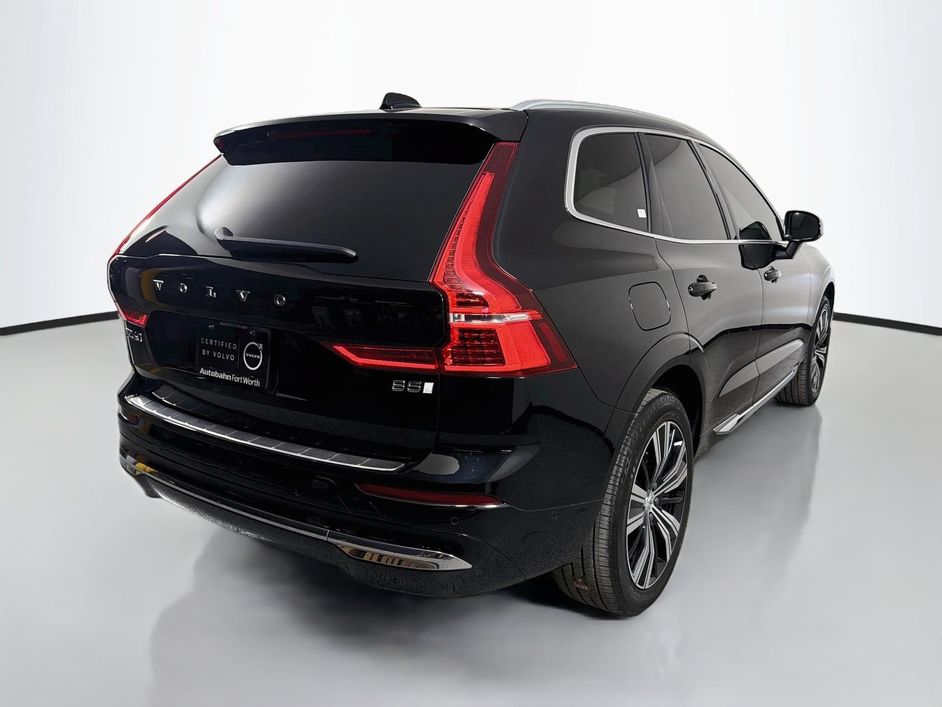 Certified 2023 Volvo XC60 B5 Plus w/ Protection Package Premier FWD image 6